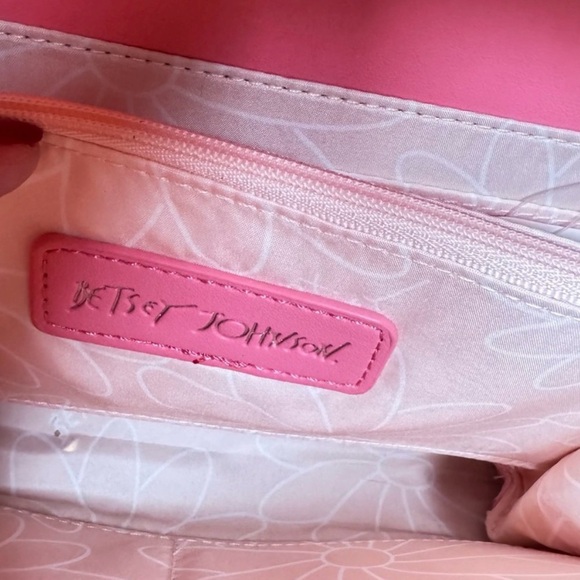 Betsey Johnson Gummy Bear Crossbody - Picture 2 of 3